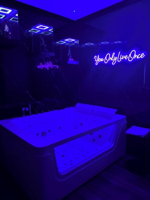 King Room with Spa Bath | 免費 Wi-Fi、床單