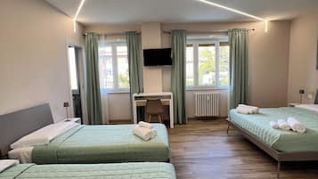 Comfort Quadruple Room | Free WiFi, bed sheets