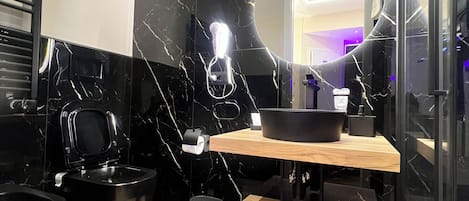 King Room with Spa Bath | Bathroom | Towels