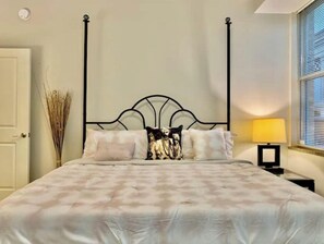 2 bedrooms, WiFi, bed sheets - Spacious Modern Loft, King Bed… Amazing City View (Charleston)