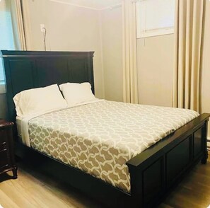 2 dormitoris, escriptori, planxa i posts de planxar i wifi 