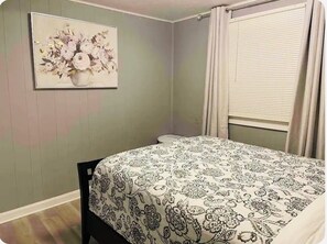 2 bedrooms, desk, iron/ironing board, WiFi
