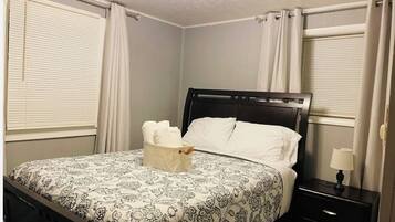 2 bedrooms, desk, iron/ironing board, WiFi