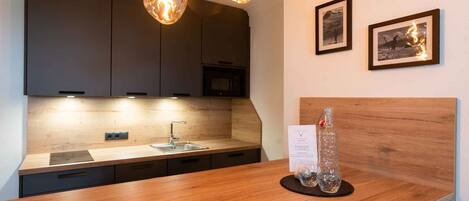 Geladeira, lava-louças, cafeteira/chaleira