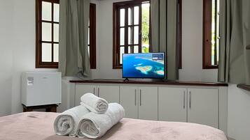 Deluxe Room, 4 Bedrooms | Desk, laptop workspace, free WiFi