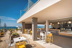 Outdoor dining - Holiday house the sea with air conditioning (Medulin)