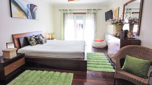 5 bedrooms, iron/ironing board, bed sheets