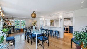 Dining - Luxurious, Spacious, Newly Renovated Vacation Home Walking Distance to Lake... (Warren)