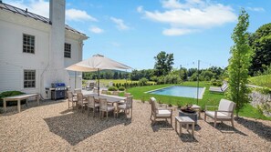 Outdoor dining - Luxurious, Spacious, Newly Renovated Vacation Home Walking Distance to Lake... (Warren)