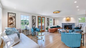 Smart TV, fireplace, stereo