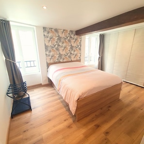 1 bedroom, iron/ironing board, travel cot, free WiFi
