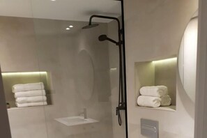 Een douche, een haardroger