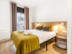 2 bedrooms, iron/ironing board, WiFi, bed sheets - 12 Chic and Central Apt. with balcony in Gracia (Barcelona)