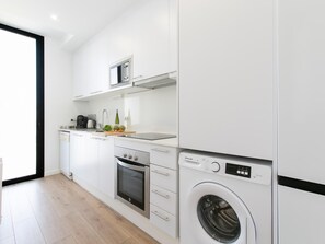 Fridge, microwave, oven, dishwasher - 12 Chic and Central Apt. with balcony in Gracia (Barcelona)