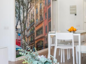 Dining - 12 Chic and Central Apt. with balcony in Gracia (Barcelona)