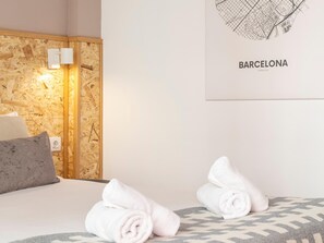 1 bedroom, iron/ironing board, internet, bed sheets - 21 Bright, cozy Apt. with balcony in Gracia (Barcelona)