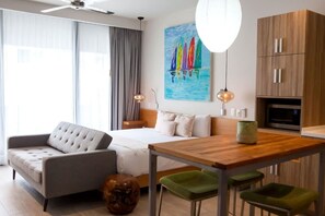 TV, offices - Playa Del Carmen: Rooftop Pool & WiFi (Playa del Carmen)