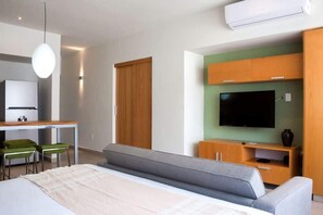 1 bedroom, iron/ironing board, WiFi, bed sheets - Playa Del Carmen: Rooftop Pool & WiFi (Playa del Carmen)