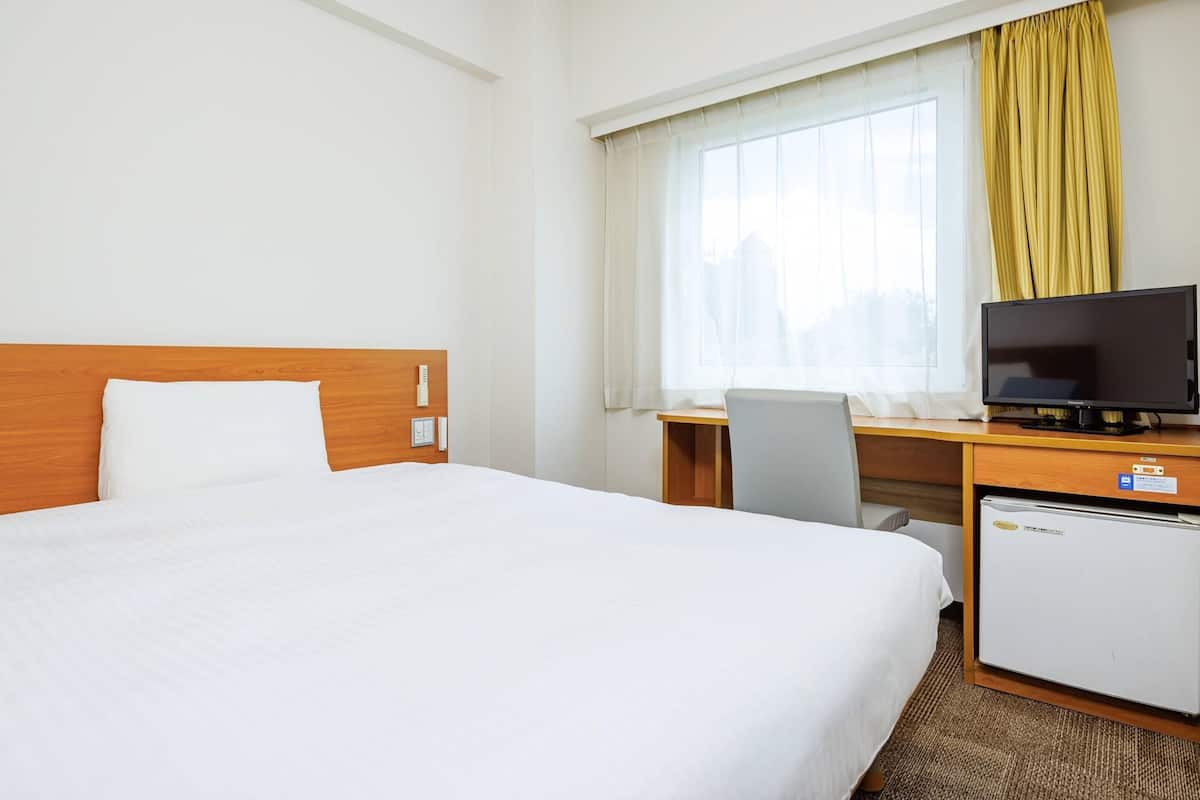 Standard Room, 1 Double Bed, Non Smoking | Desk, laptop workspace, blackout drapes, free WiFi
