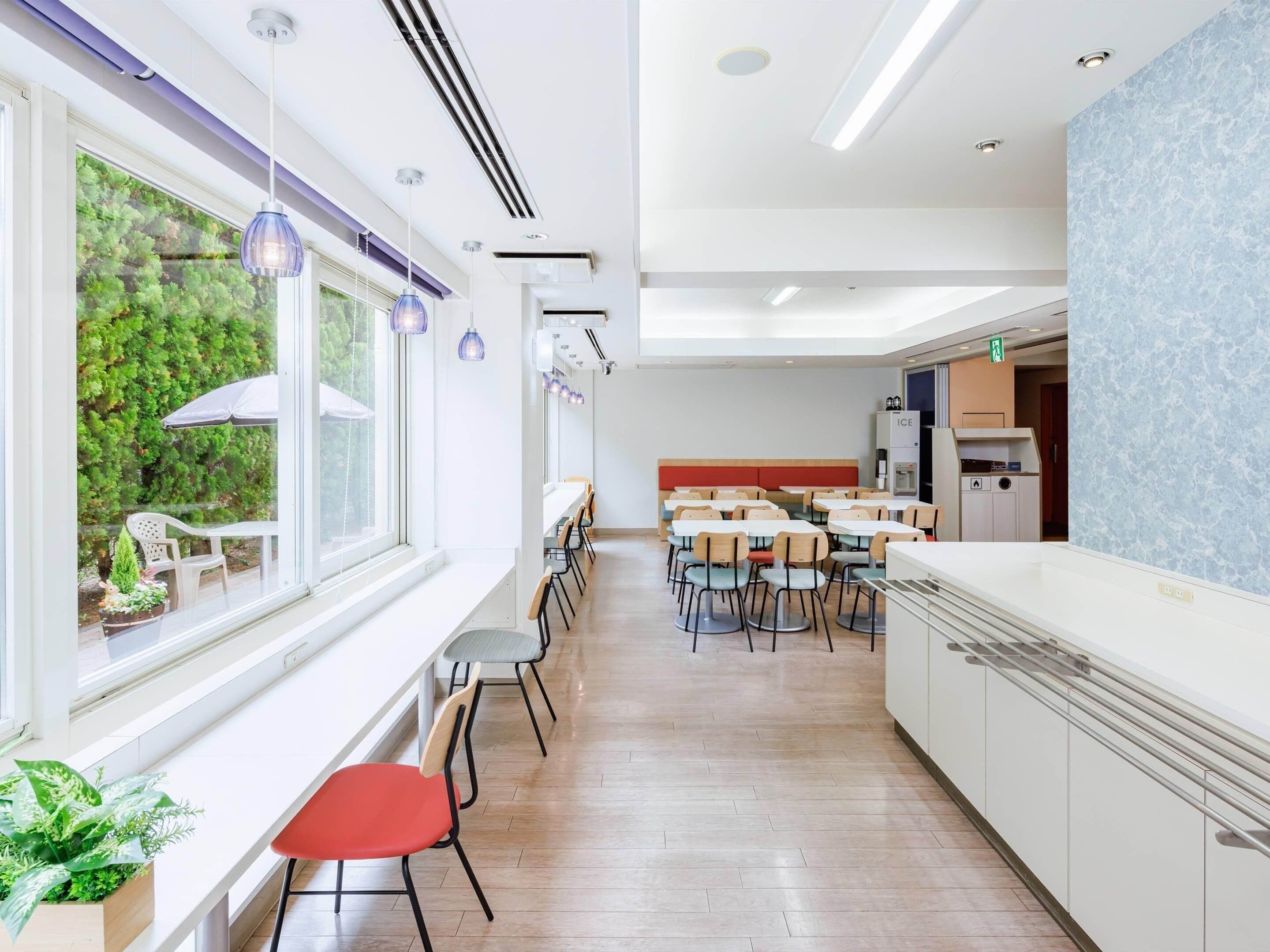 Daily buffet breakfast (JPY 1100 per person)