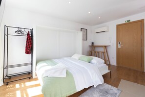 1 bedroom, bed sheets