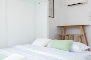 1 bedroom, bed sheets