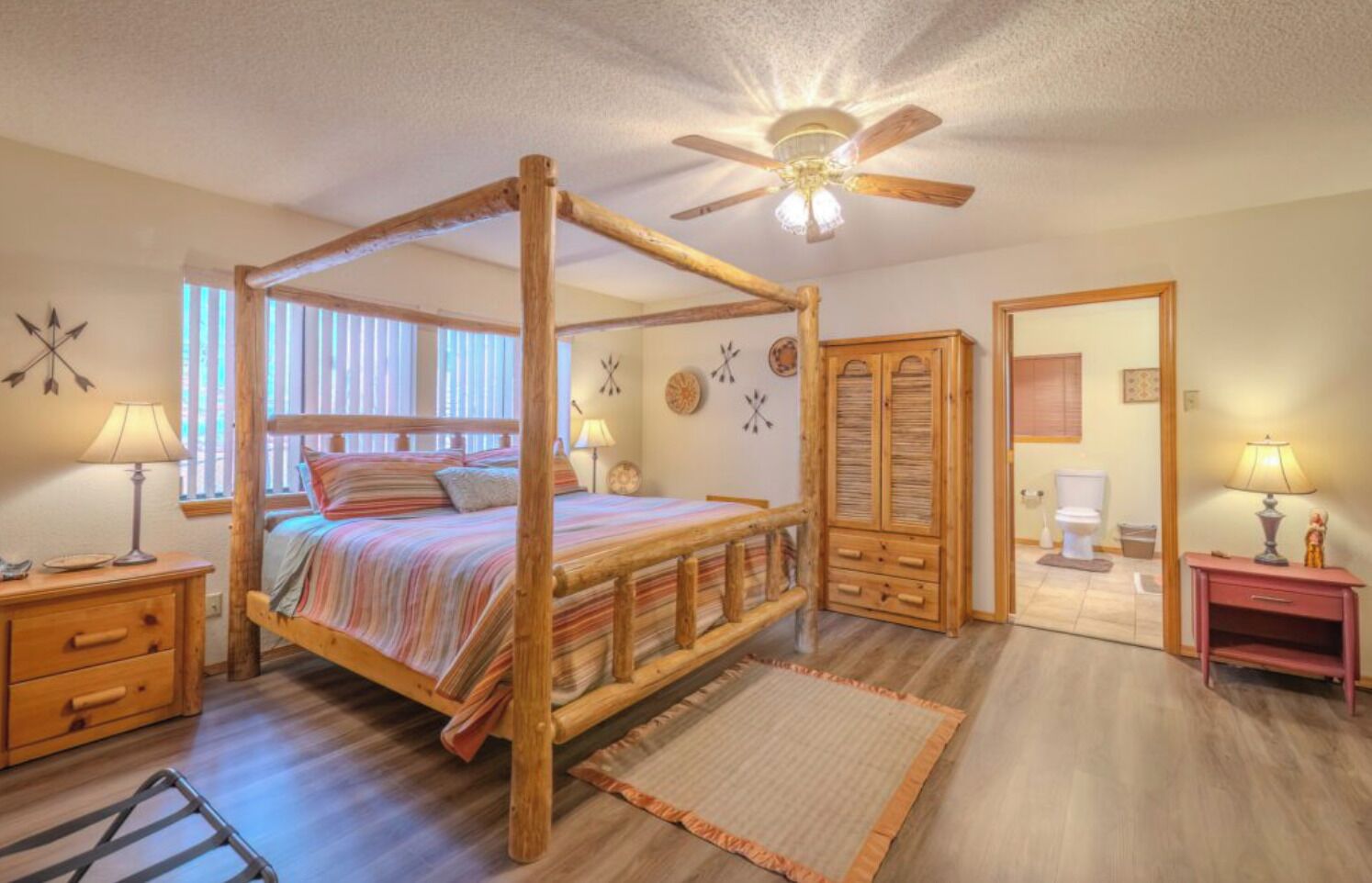 4 quartos, ferros/tábuas de passar roupa, Wi-Fi, roupa de cama