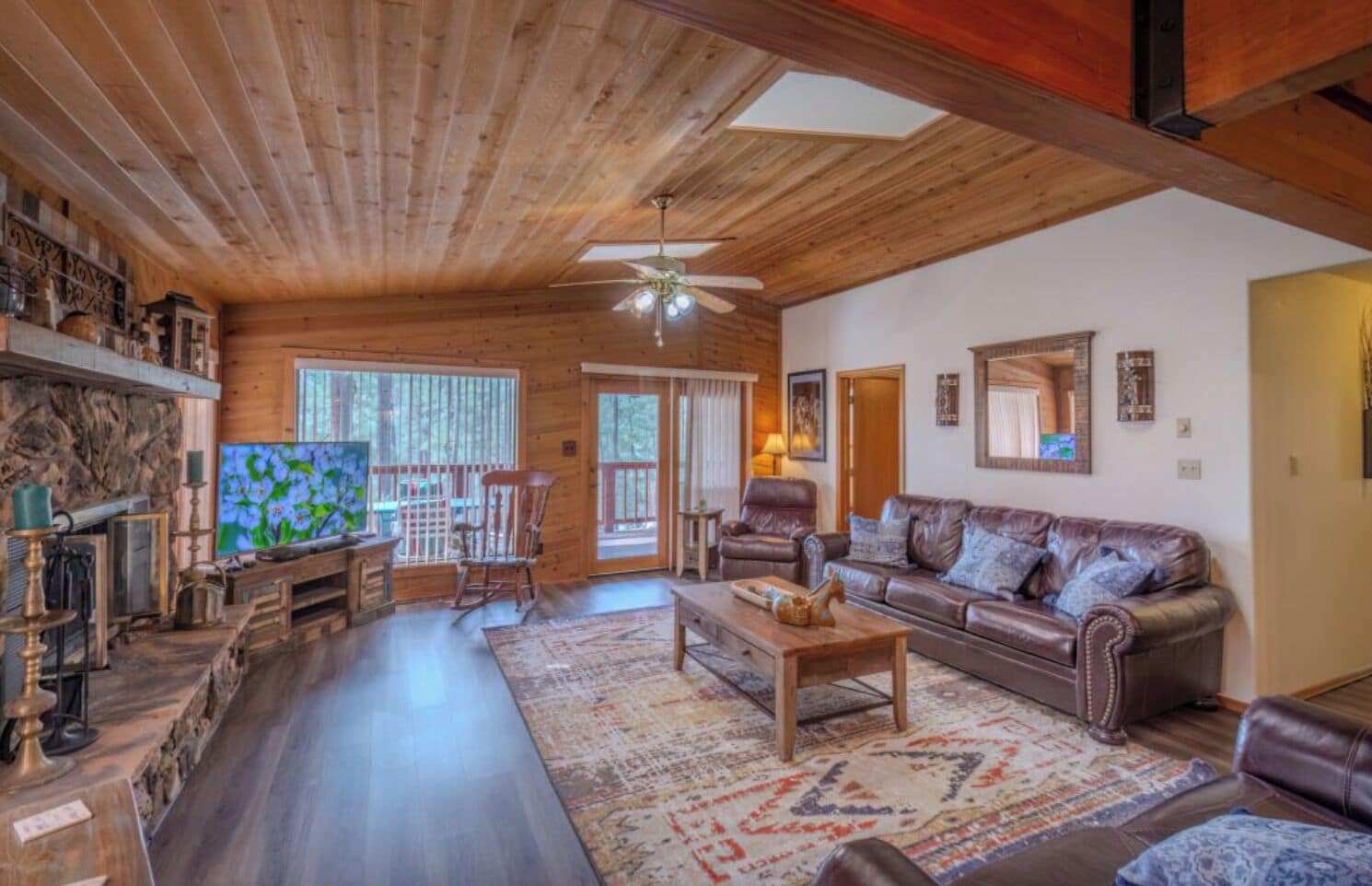 TV, lareira, pebolim