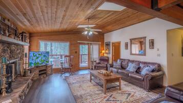 TV, lareira, pebolim