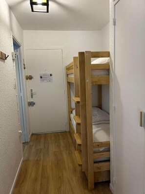 Interior - Ski-in/ski-out & foot of the slopes, 5th floor, view resort, balcony, tv, 29m², Les Orres (Les Orres)