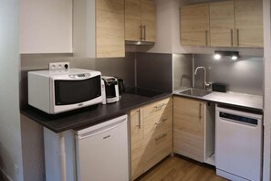 Fridge, microwave, dishwasher - Ski-in/ski-out & foot of the slopes, 5th floor, view resort, balcony, tv, 29m², Les Orres (Les Orres)