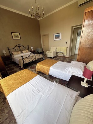 4 bedrooms, iron/ironing board, free WiFi, bed sheets