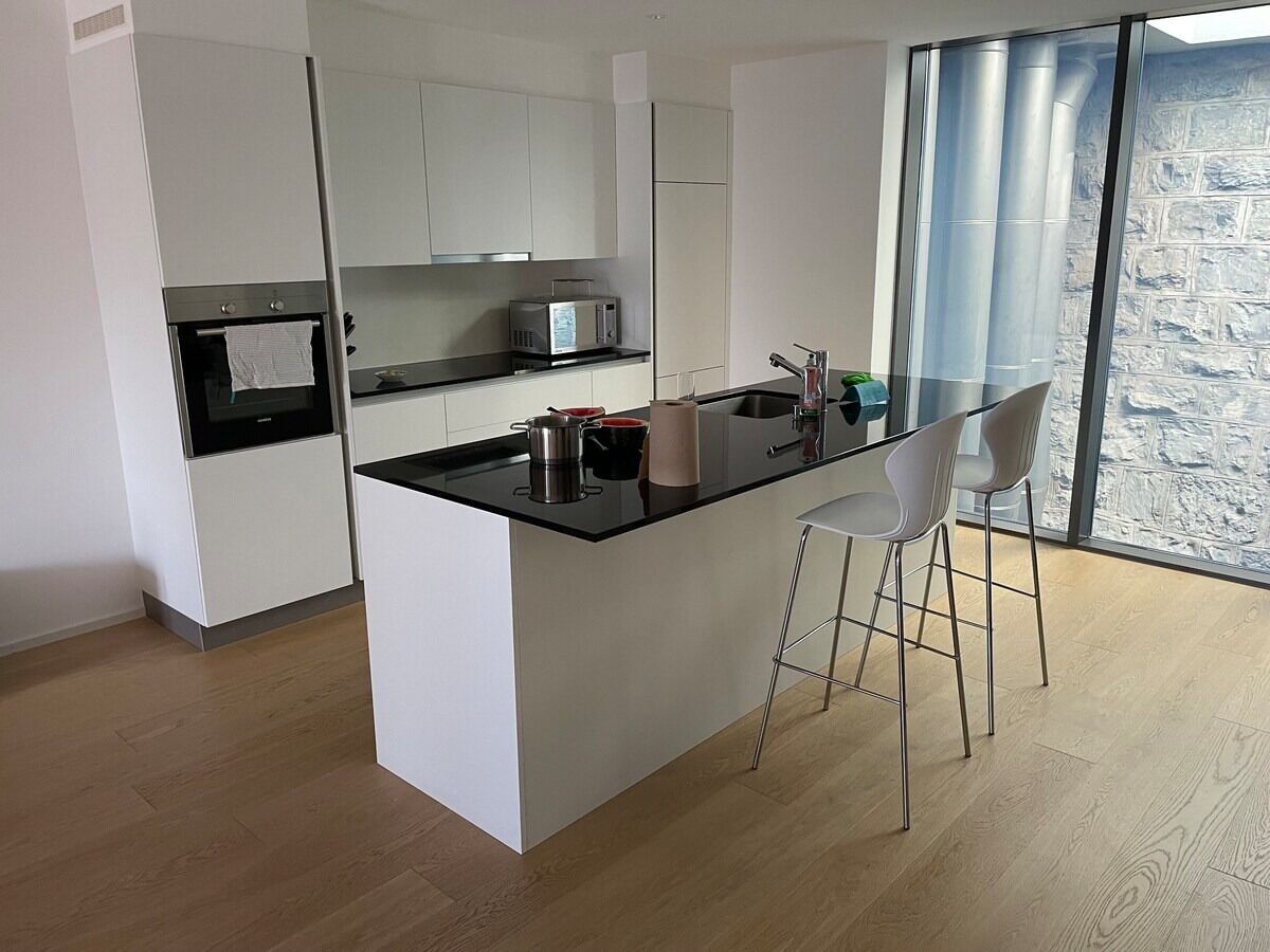 Coffee/tea maker, fridge, oven, dishwasher