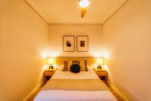 3 chambres, fer et planche à repasser, Wi-Fi, draps fournis