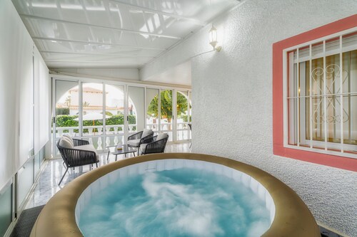 Villa Marie: Premium Stay and Heated Jacuzzi