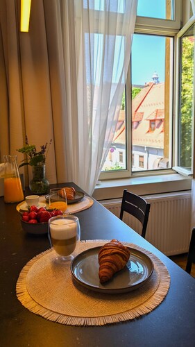 Elegant 2-bedroom, 2 bathrooms apartment in Historic Center, Quiet Area, AC