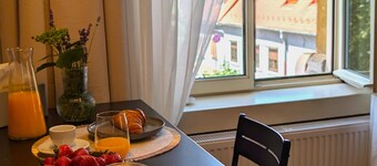 Elegant 2-bedroom, 2 bathrooms apartment in Historic Center, Quiet Area, AC