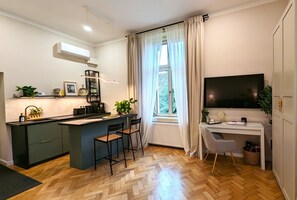 Interior - Elegant 2-bedroom, 2 bathrooms apartment in Historic Center, Quiet Area, AC (Sibiu)