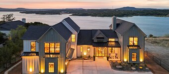 Cliff Haven 2.0: 6-7 Bdrm/ 6 Bath w/ pool/hot tub, and game garage