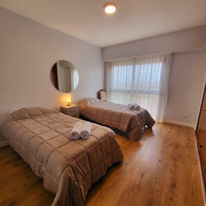 4 slaapkamers, een strijkplank/strijkijzer, wifi, beddengoed