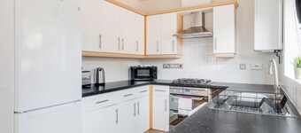 Modern & comfortable 4 bed house