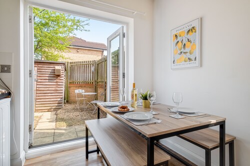Modern & comfortable 4 bed house