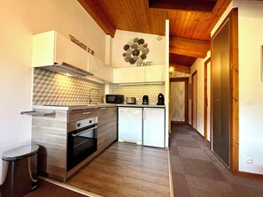 ثلاجة، ميكروويف، فرن، غسالة أطباق