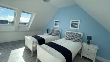 3 bedrooms, desk, iron/ironing board, travel crib