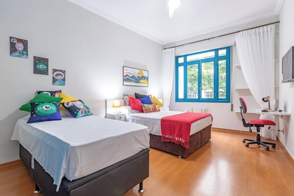 2 habitaciones, tabla de planchar con plancha, wifi y ropa de cama