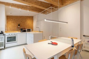 Fridge, microwave, oven, stovetop - Youngster 50sqm 4room maisonette apt near center (Berlin)