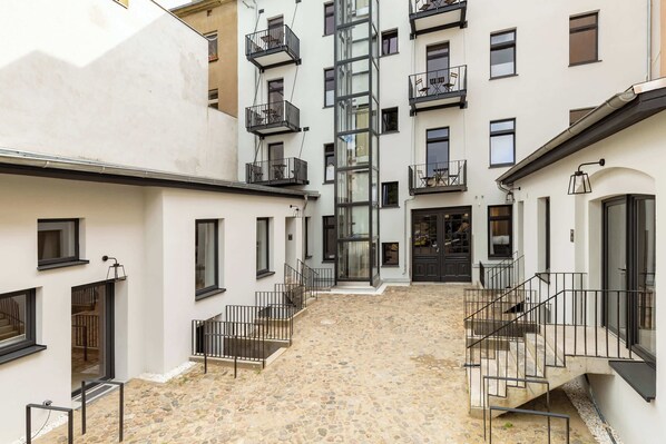 Exterior - Crazy 44sqm 3room maisonette apt. Near center. (Berlin)