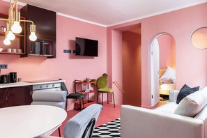 TV, books, offices - Crazy 44sqm 3room maisonette apt. Near center. (Berlin)