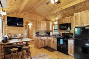 Køleskab, mikrobølgeovn, ovn, kogeplade