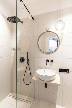 Shower, hair dryer, shampoo
